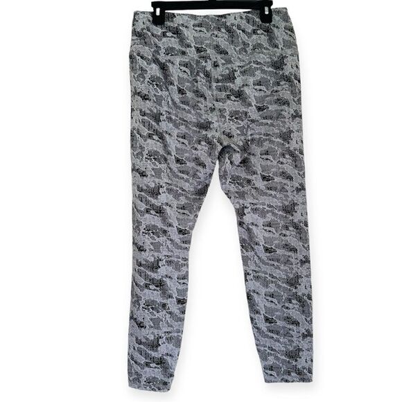 Spyder Active Camo Pixeled Tech Core Fleece Legging
Size XL - Picture 3 of 5